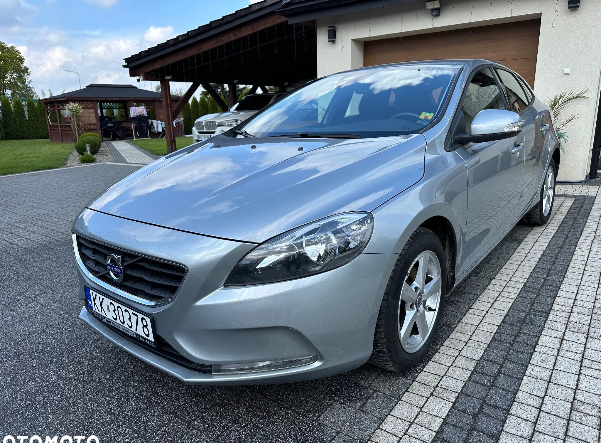 Volvo V40 cena 42500 przebieg: 170000, rok produkcji 2014 z Kraków małe 742